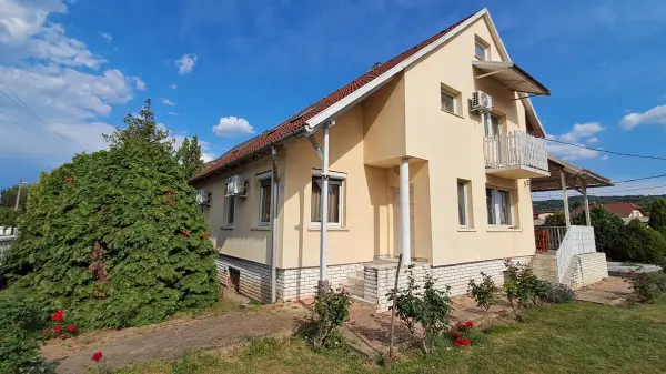 Eladó téglalakás, Esztergom 4+1 szoba 148 m² 110 M Ft